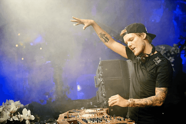 avicii-voltou-retorna-revista-backstages