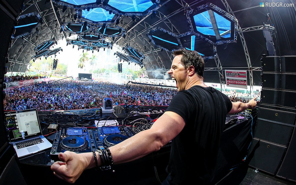 Markus-Schulz-anzu-club-ultra-umf-revista-backstages-brasil