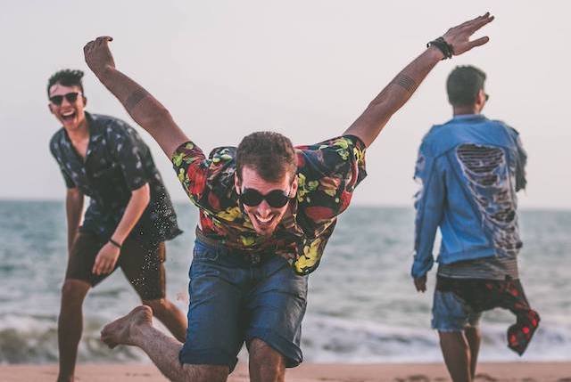 kvsh-lanca-participacao-em-videoclipe-de-cante-por-nos-faixa-produzida-em-sua-parceria-conjunta-com-vintage-culture-e-breno-miranda-revista-backstages