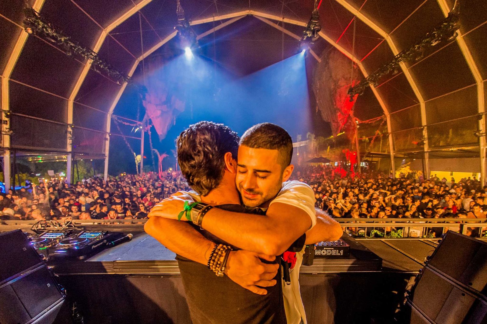 O AME Club, irmão mais novo do Laroc Club, receberá pela segunda vez a UNITY. A festa é do DJ e produtor Junior_C que enfrentou uma árdua luta contra o câncer, e o intuito dela é justamente esse: unir a todos contra essa terrível doença.